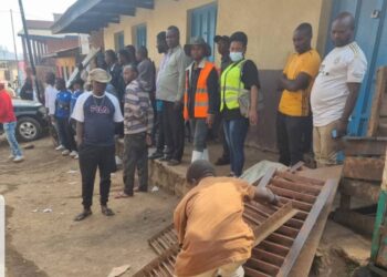 Bukavu : 25 caisses de bière et 14 rails volés à la Bralima récupérés par le bourgmestre adjoint de Kadutu