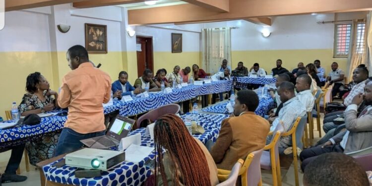 Sud-Kivu : l’association Stop au Suicide RDC outille des journalistes sur l’impact de la santé mentale et du suicide dans leur métier