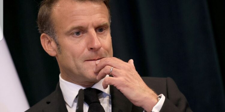 Conflit à l’Est de la RDC : Emmanuel Macron réclame la réouverture urgente de l’aéroport aux vols humanitaires